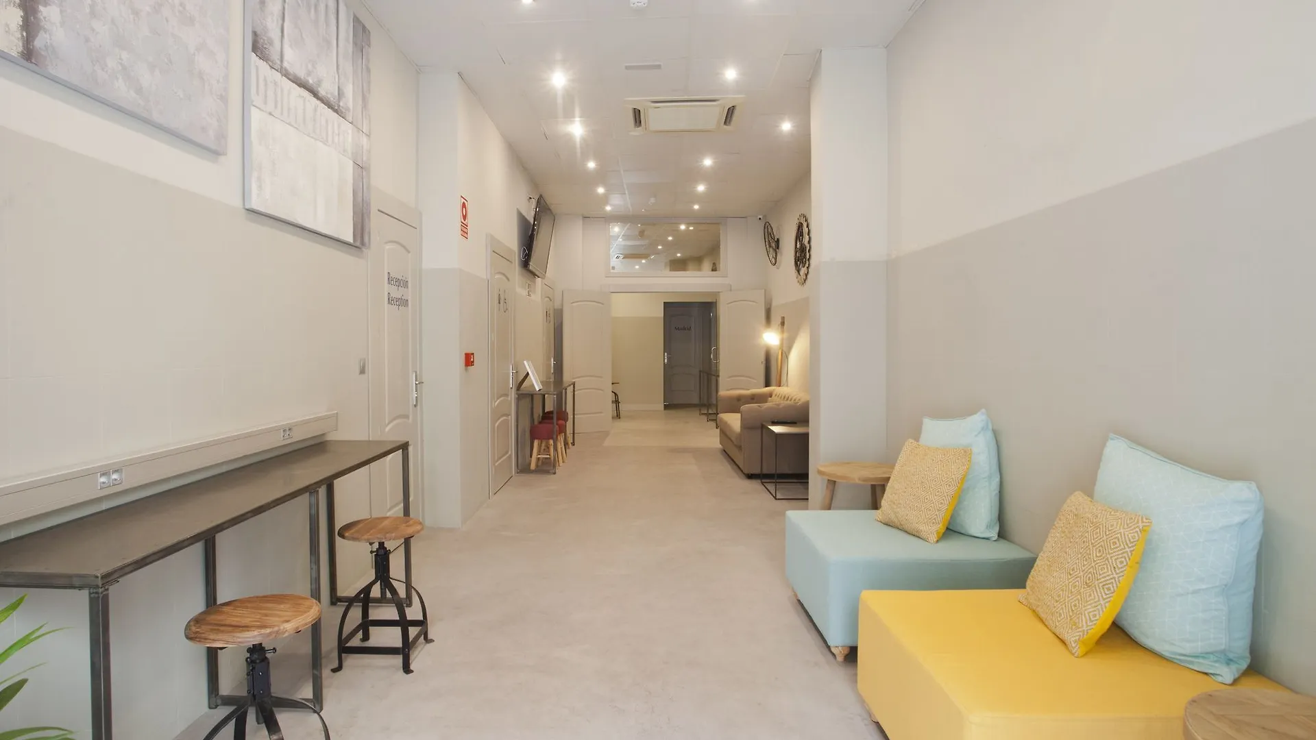 Malaga Stop Hostel 2*,