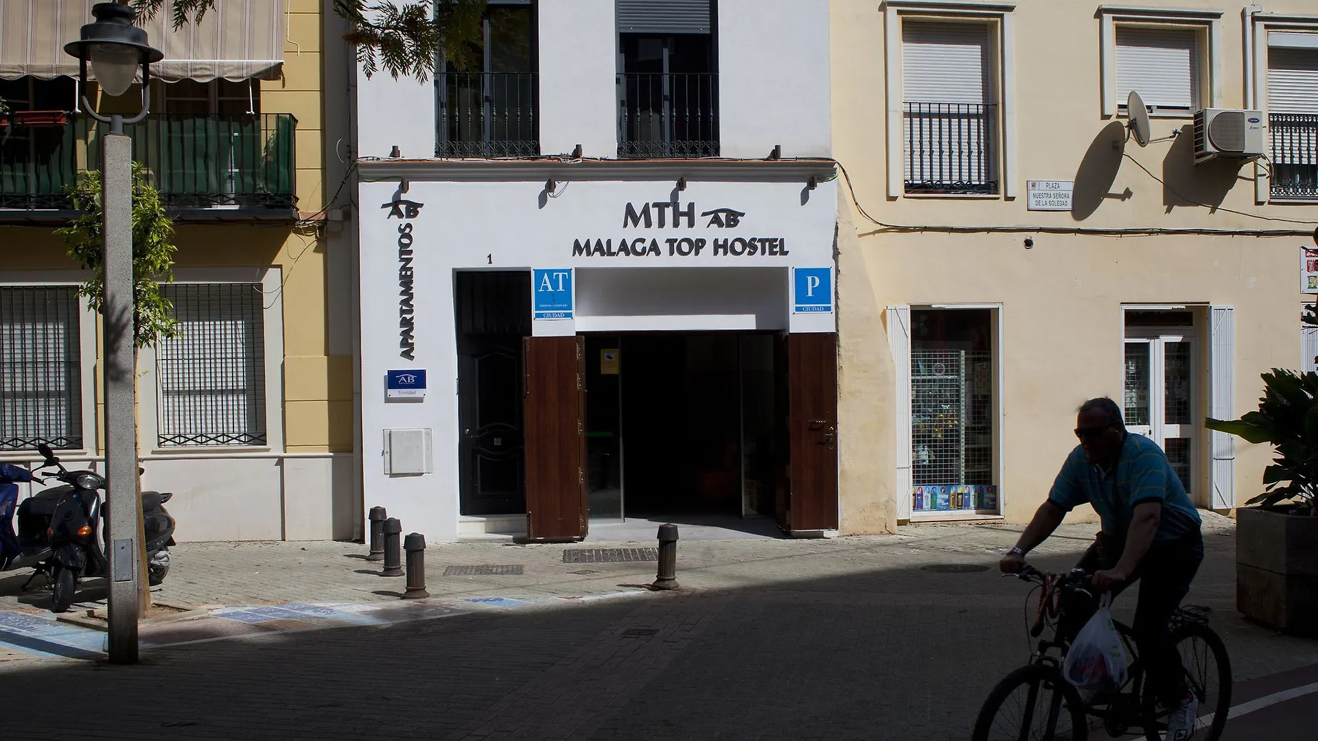 Malaga Stop Hostel Hotel